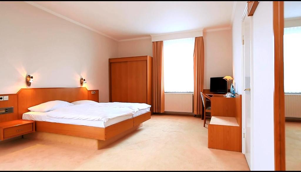 Hotel Royal Elmshorn Room photo